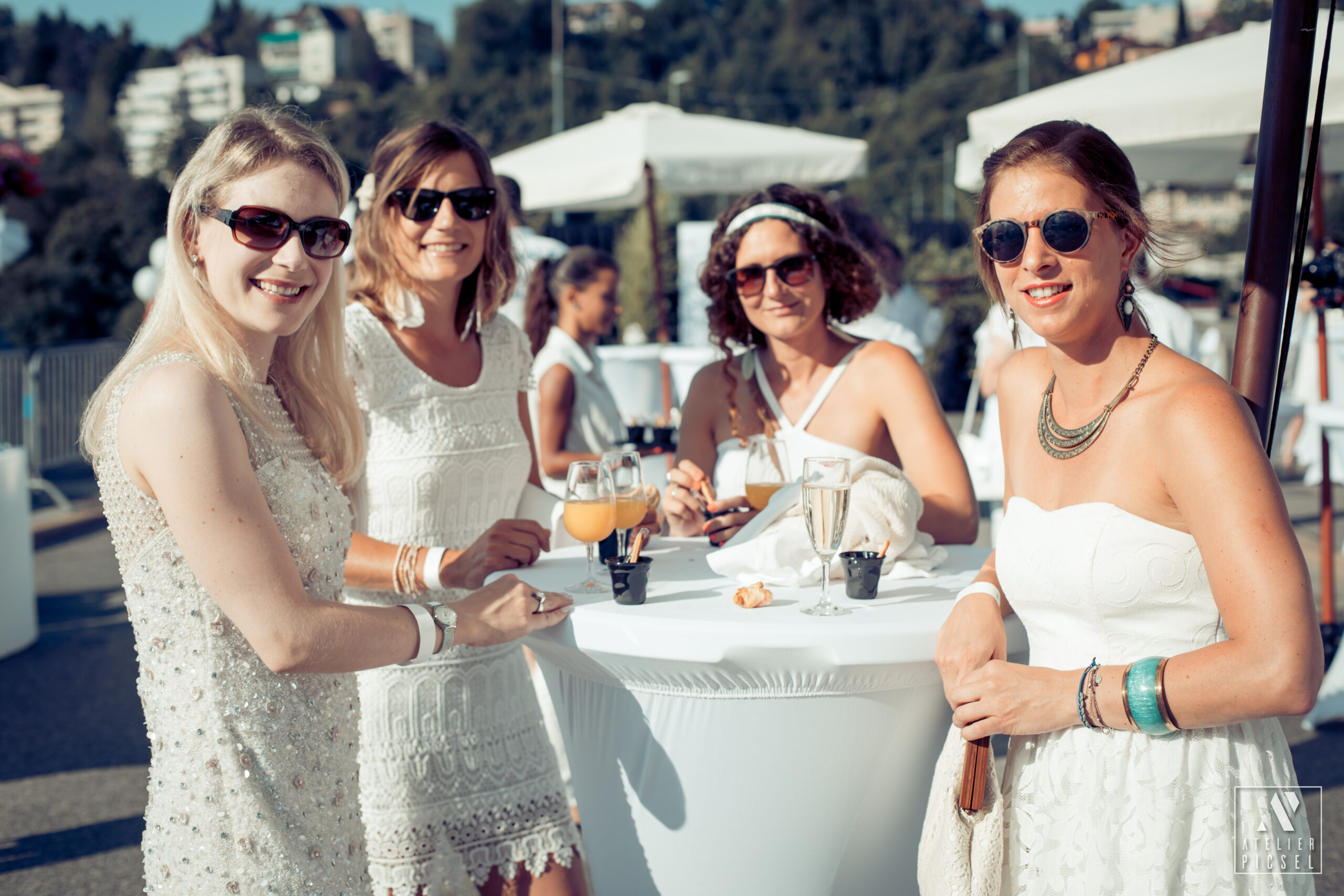 White Dinner en image